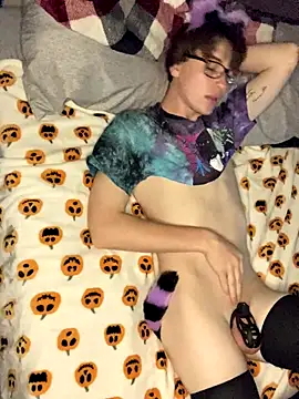 YourFavTwinkie online show from 09.29.25