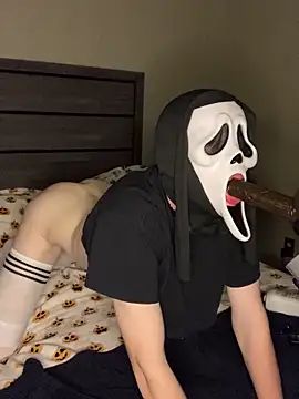 YourFavTwinkie online show from 10.22.25