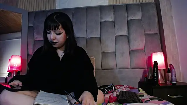 kittyhouse hs online show from 02.05.25