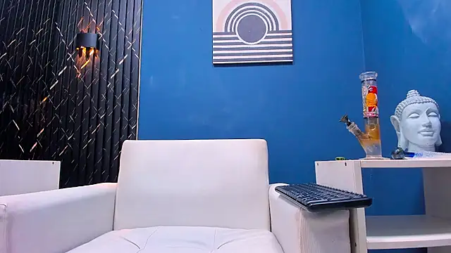 Snapshot of LarryCollin chatting on 02.05.25 LarryCollin online show from 02.05.25
