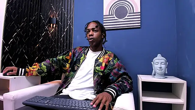 Snapshot of LarryCollin chatting on 02.06.25 LarryCollin online show from 02.06.25