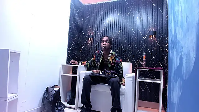 Snapshot of LarryCollin chatting on 02.12.25 LarryCollin online show from 02.12.25