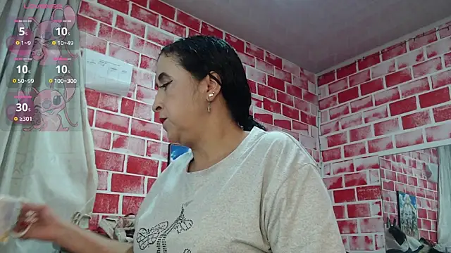 Snapshot of anita_s3x chatting on 11.25.25 anita s3x online show from 11.25.25