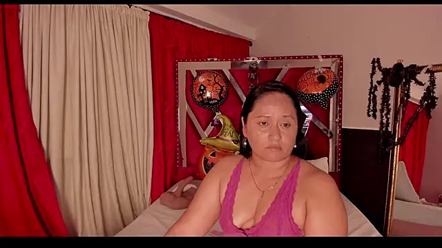 Snapshot of MicaelaHot_ chatting on 10.22.25 MicaelaHot  online show from 10.22.25