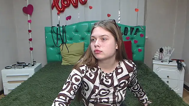 Snapshot of LaraPika chatting on 03.19.25 LaraPika online show from 03.19.25