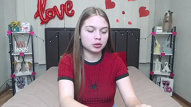 Snapshot of LaraPika chatting on 03.20.25 LaraPika online show from 03.20.25