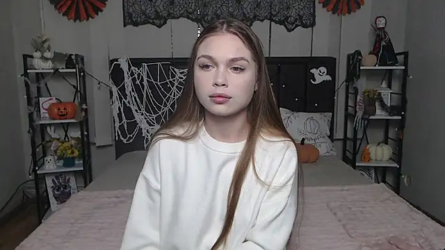 LaraPika online show from 11.08.25