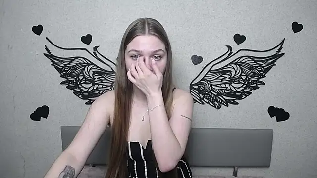 Snapshot of LaraPika chatting on 05.19.26 LaraPika online show from 05.19.26