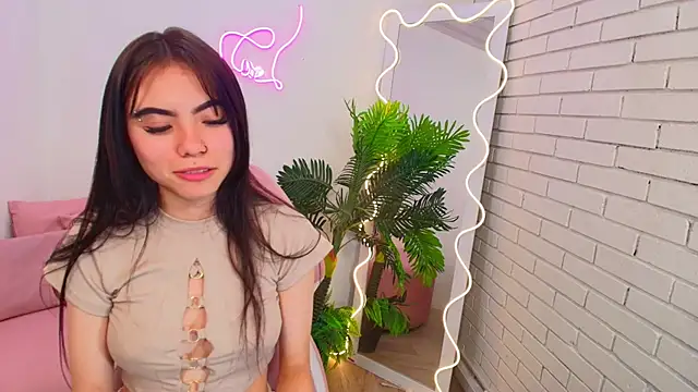 Roxanne tay online show from 12.11.24