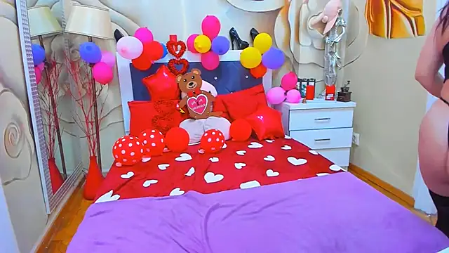 LauraSin online show from 02.15.25