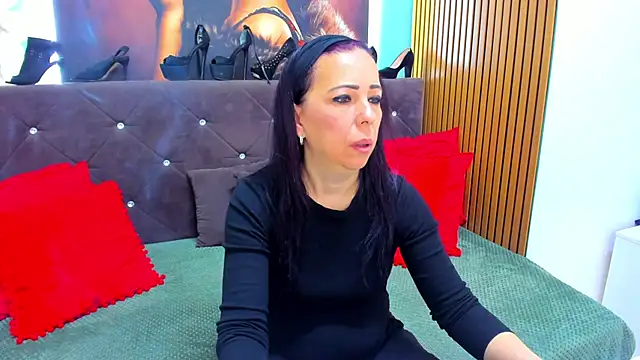 LauraSin online show from 04.15.26