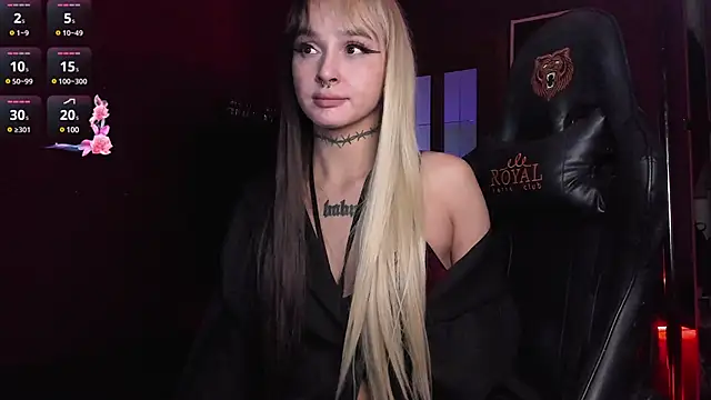 Snapshot of MilaAsh chatting on 12.24.24 MilaAsh online show from 12.24.24