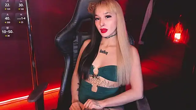 Snapshot of MilaAsh chatting on 01.18.25 MilaAsh online show from 01.18.25