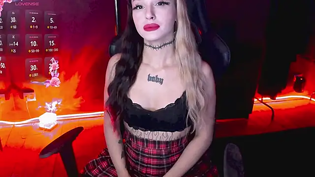 Snapshot of MilaAsh chatting on 03.14.25 MilaAsh online show from 03.14.25