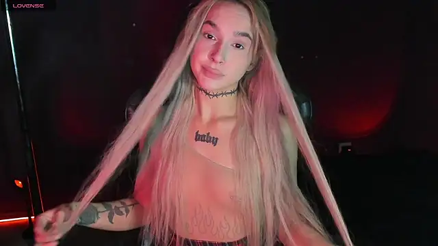 Snapshot of MilaAsh chatting on 09.27.25 MilaAsh online show from 09.27.25