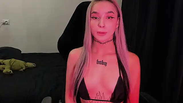 Snapshot of MilaAsh chatting on 02.16.26 MilaAsh online show from 02.16.26