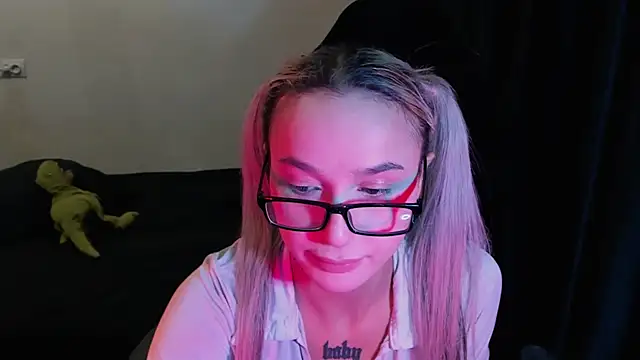 Snapshot of MilaAsh chatting on 02.20.26 MilaAsh online show from 02.20.26