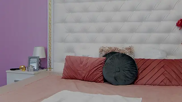 Lenna Paul online show from 01.13.25