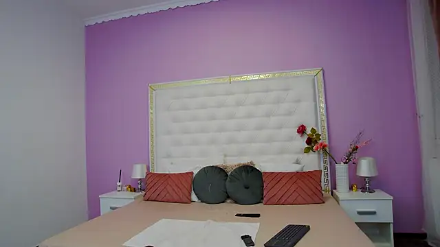 Lenna Paul online show from 03.07.25