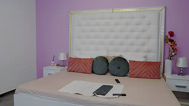 Lenna Paul online show from 03.19.25