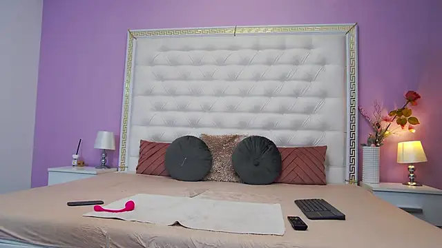 Lenna Paul online show from 10.10.25