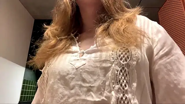 Snapshot of Celeste_Glow chatting on 12.04.24 Celeste Glow online show from 12.04.24