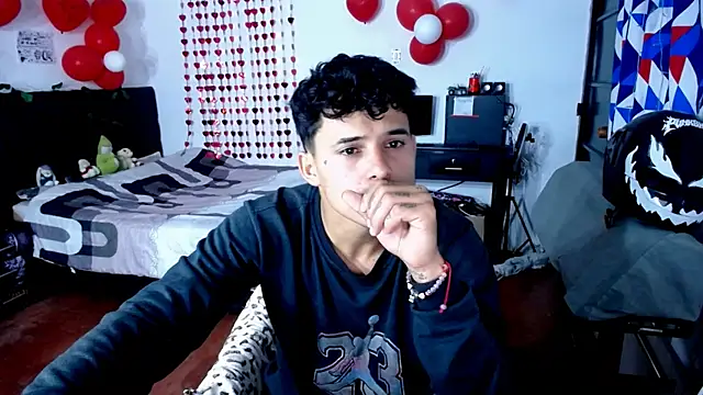 Snapshot of freddy_romas chatting on 04.27.26 freddy romas online show from 04.27.26