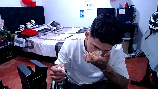 Snapshot of freddy_romas chatting on 05.15.26 freddy romas online show from 05.15.26