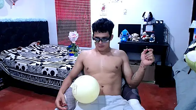 Snapshot of freddy_romas chatting on 07.16.26 freddy romas online show from 07.16.26