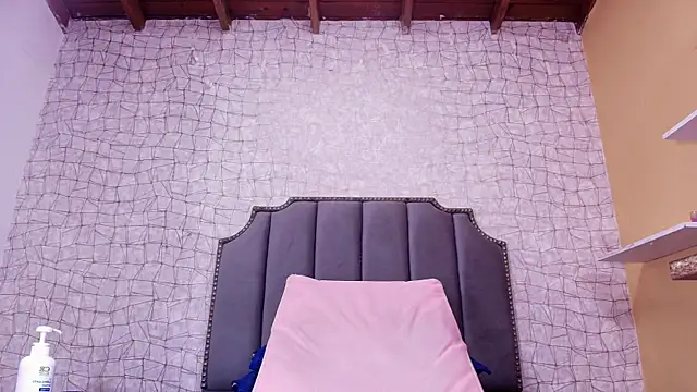 Snapshot of luce_williams chatting on 01.24.25 luce williams online show from 01.24.25