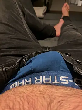 Snapshot of mrniceguy198 chatting on 11.08.25 mrniceguy198 online show from 11.08.25