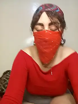 Snapshot of Lalou chatting on 12.25.24 Lalou online show from 12.25.24