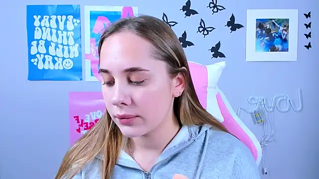 MiaMilas online show from 12.25.24