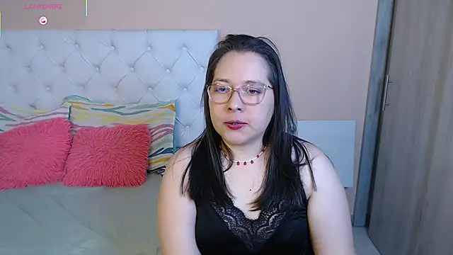 May Carlier online show from 11.26.25