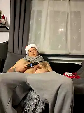 Snapshot of JanyXclusive chatting on 12.15.24 JanyXclusive online show from 12.15.24