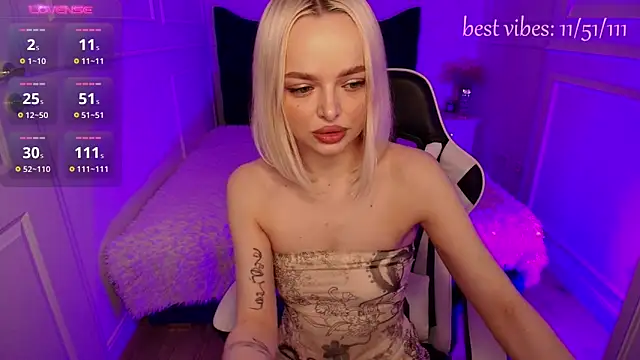 horny blondiee online show from 02.10.25