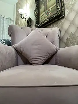 Snapshot of Hoskuw chatting on 02.05.25 Hoskuw online show from 02.05.25