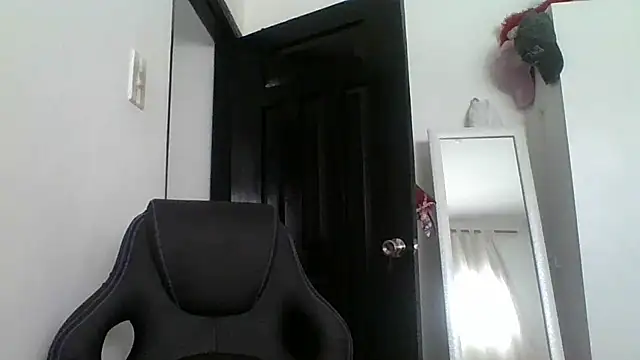 Snapshot of Anne_kis chatting on 01.08.25 Anne kis online show from 01.08.25