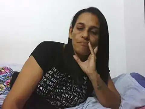 Snapshot of latinbrunettet chatting on 12.13.24 latinbrunettet online show from 12.13.24