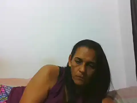 Snapshot of latinbrunettet chatting on 12.18.24 latinbrunettet online show from 12.18.24