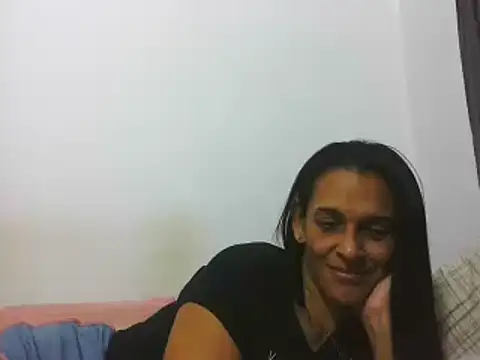 Snapshot of latinbrunettet chatting on 01.10.25 latinbrunettet online show from 01.10.25