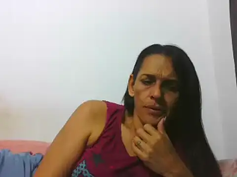 Snapshot of latinbrunettet chatting on 01.22.25 latinbrunettet online show from 01.22.25