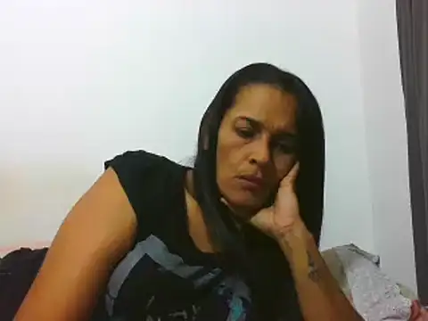 Snapshot of latinbrunettet chatting on 02.18.25 latinbrunettet online show from 02.18.25