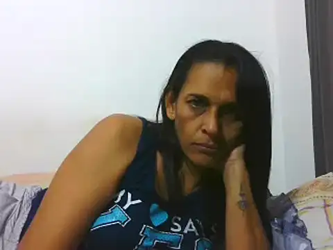 Snapshot of latinbrunettet chatting on 02.18.25 latinbrunettet online show from 02.18.25