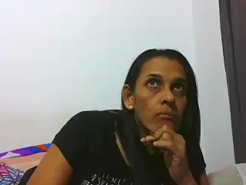 Snapshot of latinbrunettet chatting on 02.19.25 latinbrunettet online show from 02.19.25