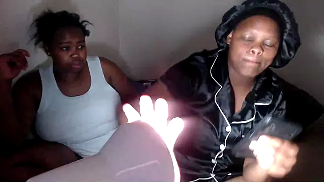 FoxyFataleX online show from 09.12.25