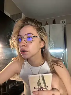 Kitty Katrine online show from 12.18.25