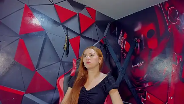 Hana and Zeta online show from 11.29.25