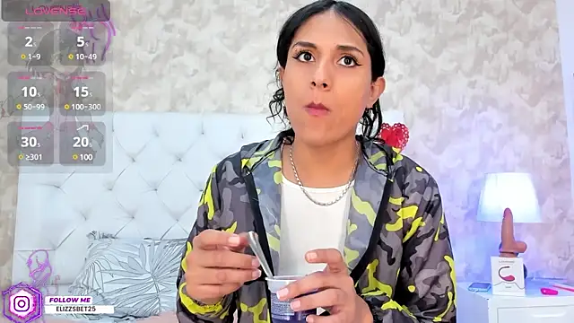 Eliza Thaylor   online show from 03.21.25