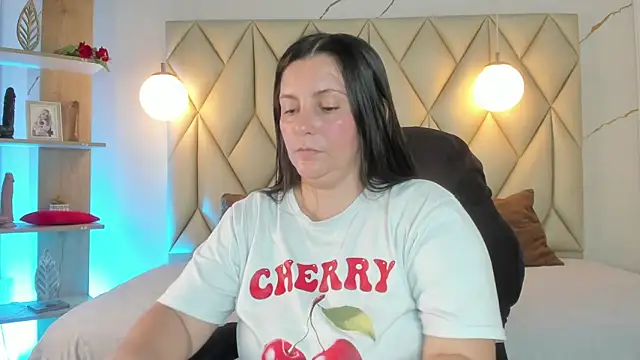 Snapshot of angelswets chatting on 06.19.26 angelswets online show from 06.19.26